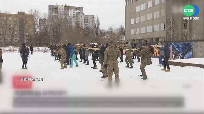 歐美武器陸續運抵! 烏克蘭軍演嗆俄 | 華視新聞