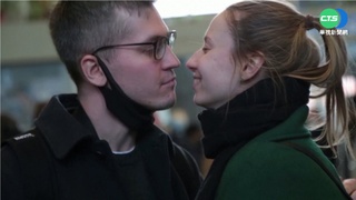 百萬烏人無家可歸! 母攜3幼兒大逃難