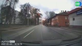 砲火落在眼前! 烏民眾意外拍下驚險瞬間