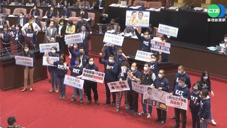 藍委送"跳電雞排" 要求王美花給交代