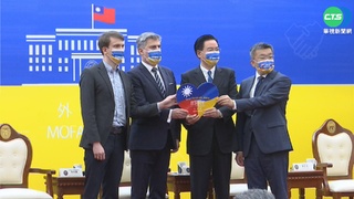 各界善款湧入近2.6億 外交部先捐1億