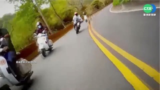 騎乘重機突"前輪鎖死" 騎士倒栽蔥翻滾