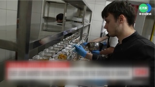 西班牙裔名廚 組世界中央廚房慰烏難民