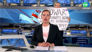 拒當國家宣傳機器 俄編輯闖攝影棚示威