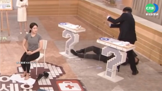 南韓節目直播教授昏倒 主持人急進VCR | 華視新聞