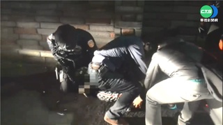 警用偵防車包"夾" 毒販困圍牆束手就擒