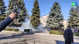 俄軍綁走市長! 烏民包圍抗議遭射催淚彈