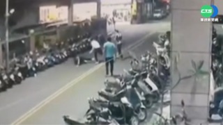 醉里長與友大街互毆 波及7機車遭送辦