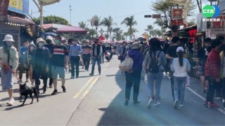 旗津遊客回流! 冰店.露營區人潮大爆滿