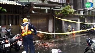 北市公寓女兒牆倒塌 砸破遮雨金屬板