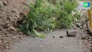 連日雨!台中裡冷林道土石坍 逾20車受困