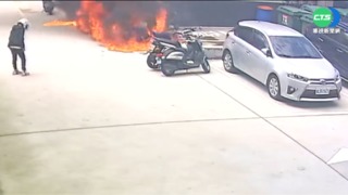 女疑感情糾紛 縱火燒情敵機車波及13台