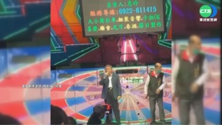 又是沒戴罩! 柯文哲被抓包台上"無罩K歌"