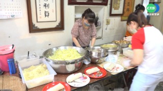 原料漲潤餅皮也漲仍熱賣 老店"火爐全開"