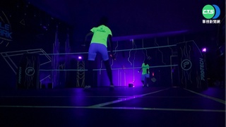 馬來西亞"夜光羽球場"螢光配備酷炫登場