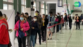 本土連2天破百例 南投接種站大排人龍