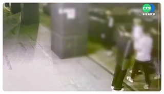 爭風吃醋! 男當街遭擄走 痛毆丟包路邊