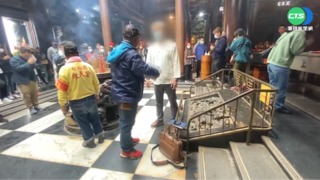 擋參拜路線被勸 男不滿與廟方爆衝突