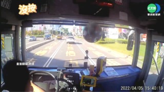 婦人下車疑忘按鈴 到站未停竟怪司機!