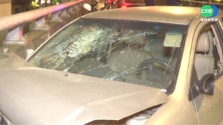 大膽通緝犯! 開贓車拒檢自撞護欄被逮