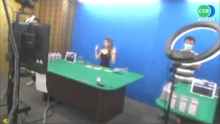 警攻堅博奕機房 女荷官"直播中投降"