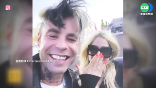 艾薇兒喜迎"第三嫁" 巴黎鐵塔前曬大鑽戒