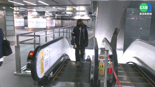 手扶梯"右側站立.左側通行"? 高捷:沒規定