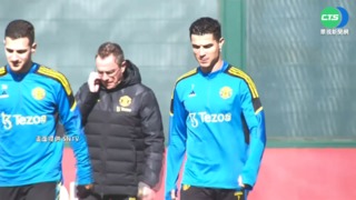 C羅輸球情緒失控? 狠拍掉14歲球迷手機