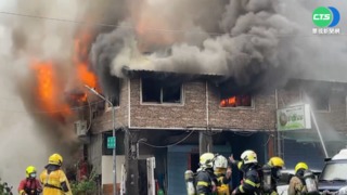 疑煮食不慎釀災 高雄鹽埕區民宅陷火海