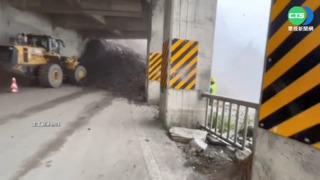 中橫關原路段落石坍塌 驚悚瞬間直擊