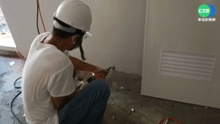 低收癌父家燒光 義工協助重建家園