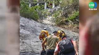 騎車過彎跌邊坡 特搜架繩索垂降70米救援
