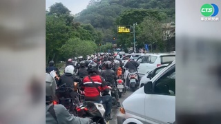 南橫開放首日擠爆! 梅山口排隊車潮逾5km