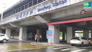 "類火車"到壽豐站 未注意限高撞上橫梁
