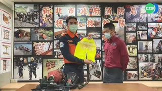 火場濃煙中救命 消防員靠"共生面罩"