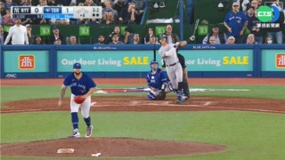 "法官"炸裂全壘打 小球迷獲贈球感動痛哭