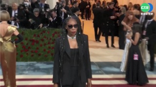 時尚奧斯卡不缺席 谷愛凌.Wade走性感風