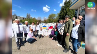 鹽埕國小募近4噸物資 陸空接力抵烏送暖