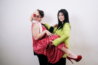 歌后曹雅雯〈抱一個〉逼哭那那大師?  主持《上奅2.0》傳承台語金曲