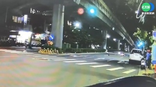 婦遛狗沒牽繩害重摔 男騎士獲賠65萬