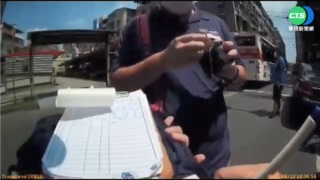 違停不滿被拖吊 男丟鈔辱警判拘役20天