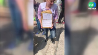 台愛心物資送烏克蘭 志工高喊"謝謝台灣"