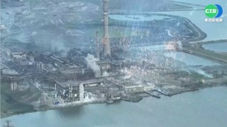 亞速鋼鐵廠漫天火花 俄軍疑用白磷彈攻擊