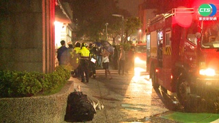 北投社區大樓凌晨竄火 救出12人.疏散32住戶