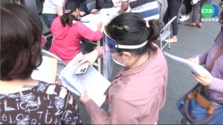 陪孩子居隔不理賠 立委轟金管會放水