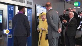 "伊莉莎白線"將通車 女王現身倫敦地鐵