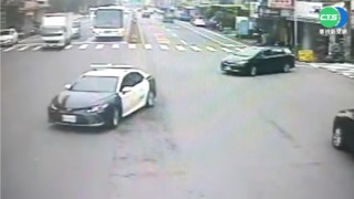 兒停課在家突發燒抽搐 父求救警開道送醫