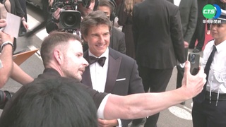 阿湯哥現身坎城 法空軍飛行表演隊助陣