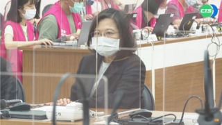 訪新竹居家關懷中心 總統慰勉防疫人員