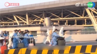 怕防疫政策朝令夕改 上海爆"離滬潮"